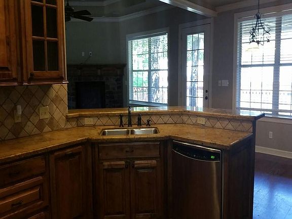2nd image of 119 N Club Dr