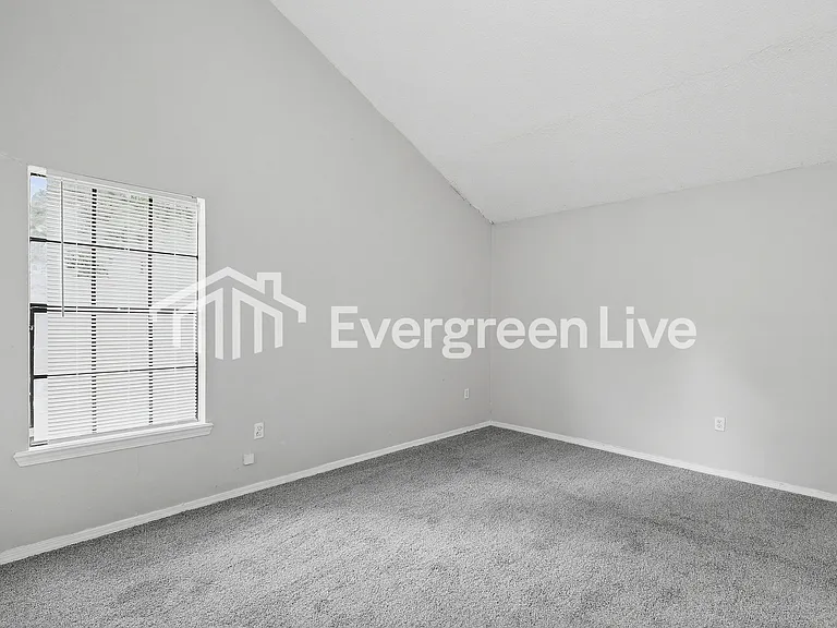 213 Eagle Dr — Photo 8