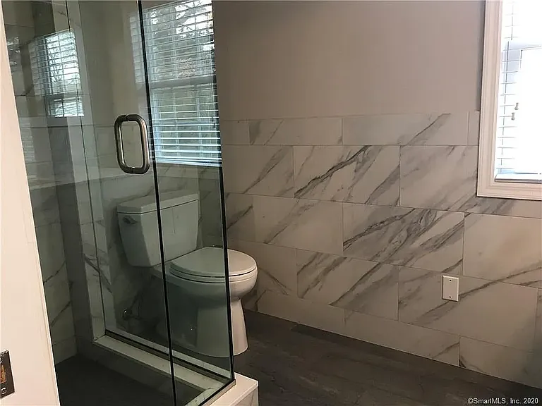 16 Ledge Ave #2 — Photo 10