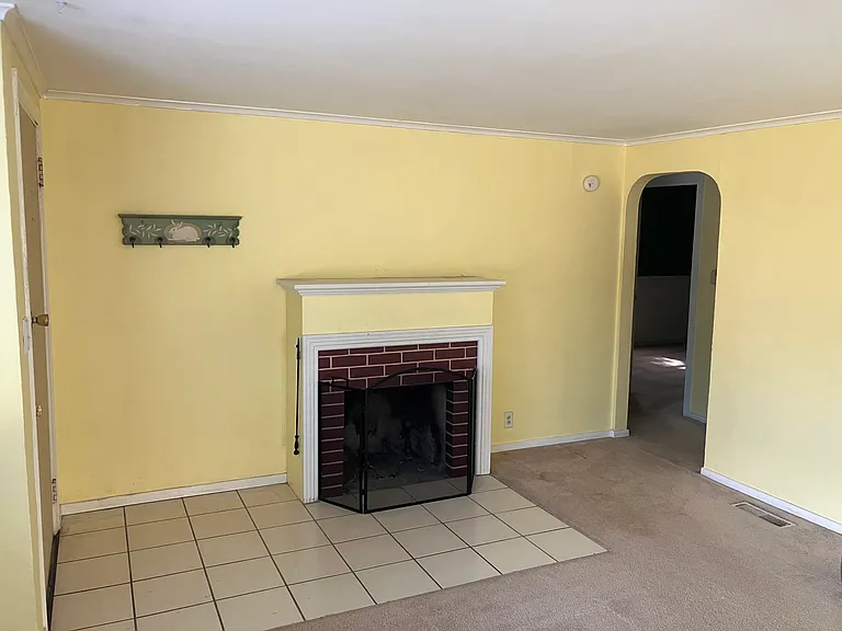 1103 Adele St — Photo 3