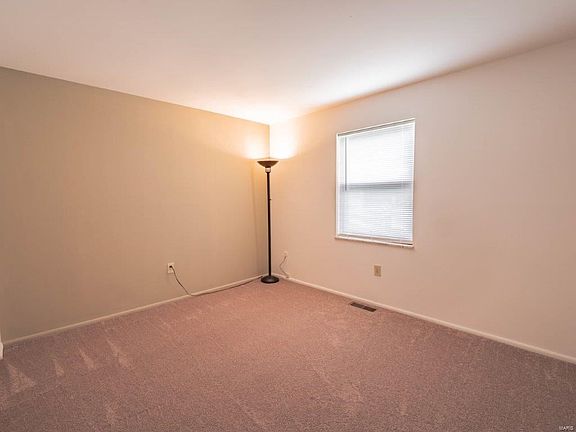 5th image of 3118 Carnaby Ln APT B