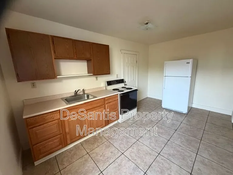 210 N Liberty St #3 — Photo 4