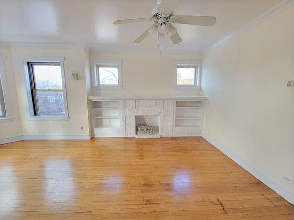 3rd image of 4801 N Washtenaw Ave #3W
