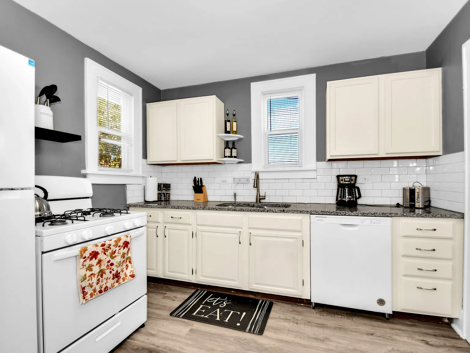 2 bed, 1242 sqft, $3,200 — Photo 2