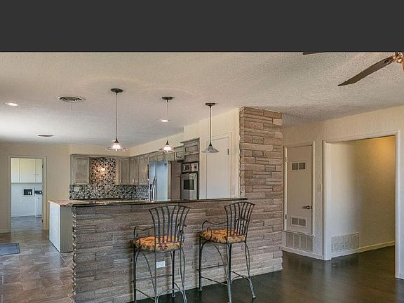 4th image of 7100 Vinewood St