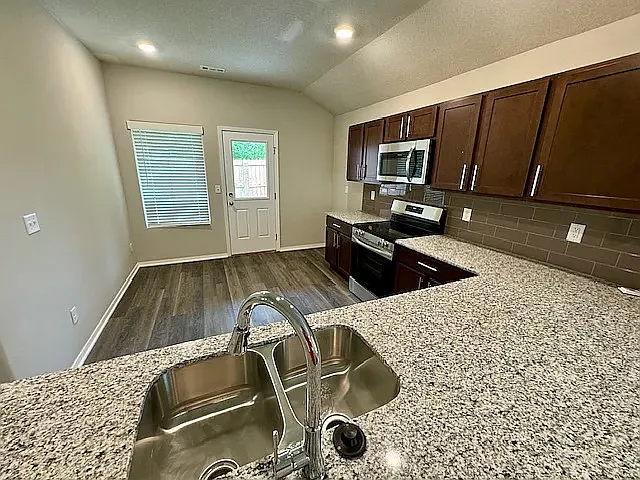 2440 N Raven Ln — Photo 6