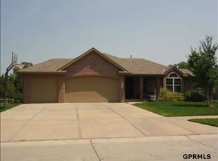 2819 Piney Creek Dr, Elkhorn, NE 68022