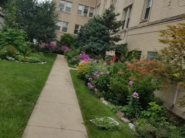 4616 Washington St #3D, Skokie, IL 60076