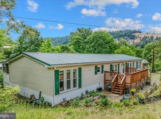 32 Sherrill Ln, Berkeley Springs, WV 25411