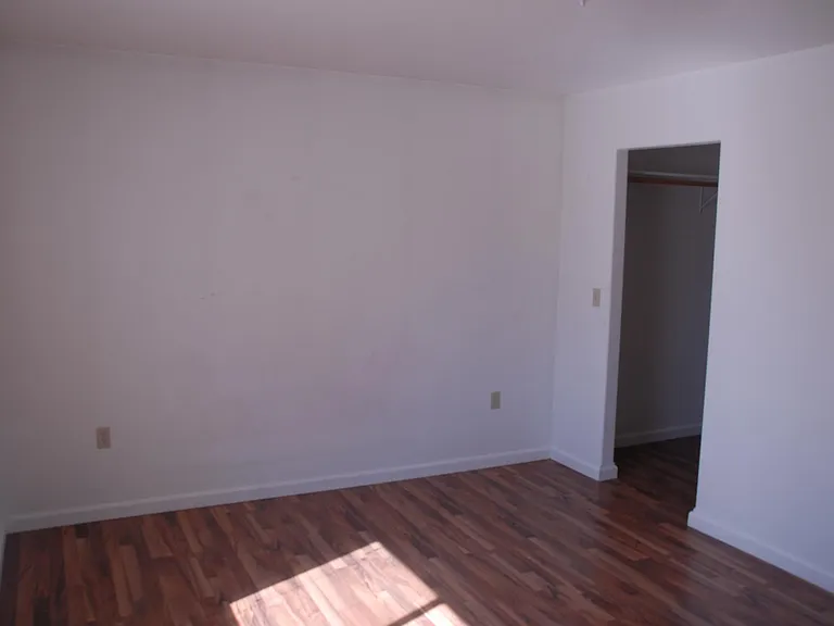 MASTER BEDROOM 15x11