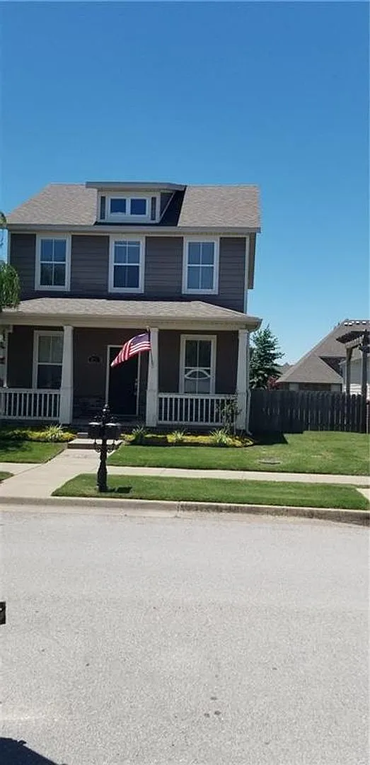 Nice Row Home in W Fayetteville in Rupple Row — Photo 3