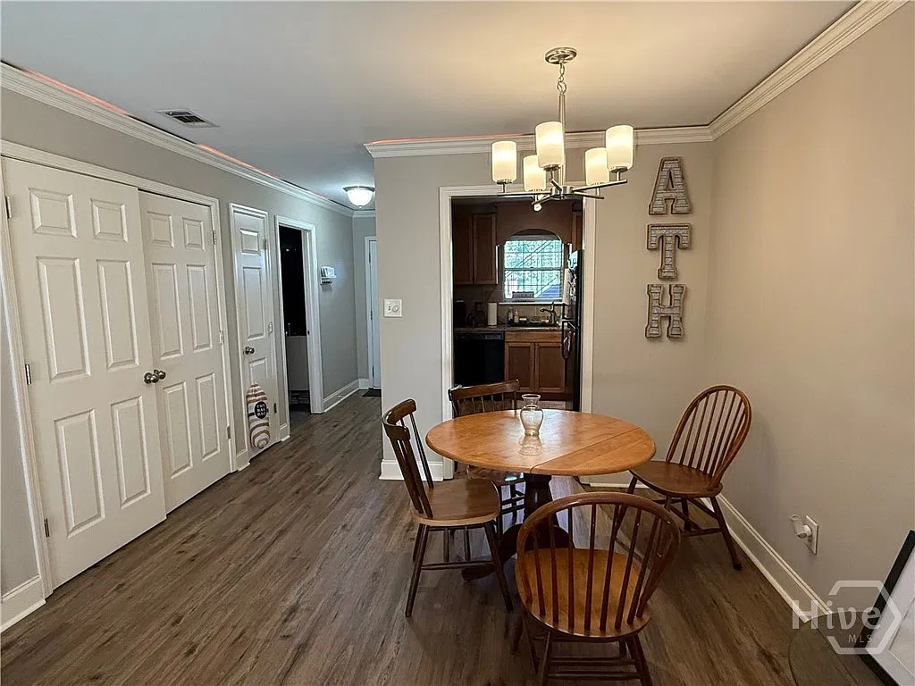 1055 Baxter St — Photo 4