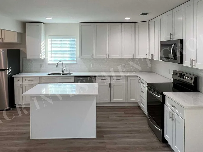 214 Williams Ln #D — Photo 8