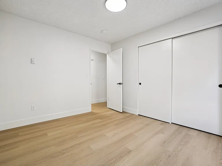 Olympic West Apartments — Photo 18