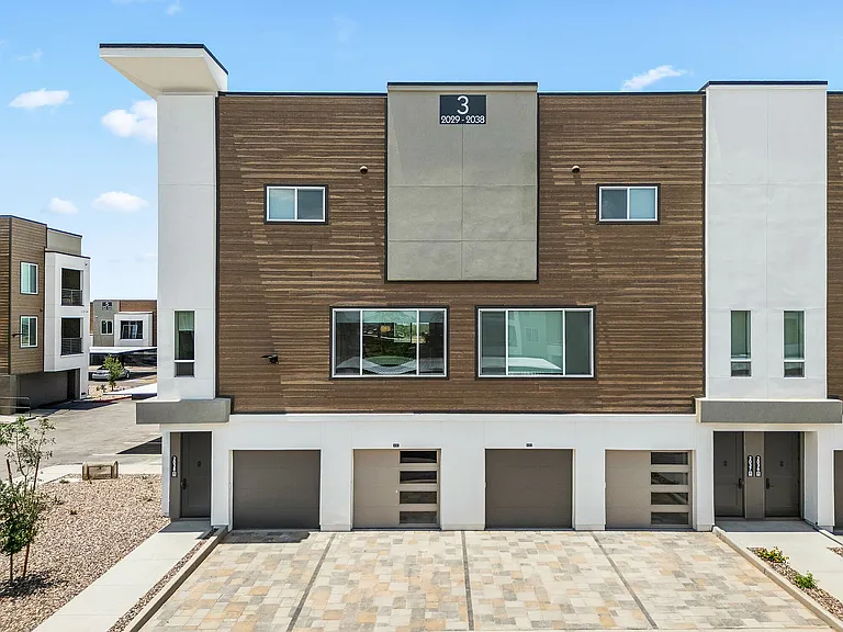 Navona-0625-MM-Townhome-exterior-2