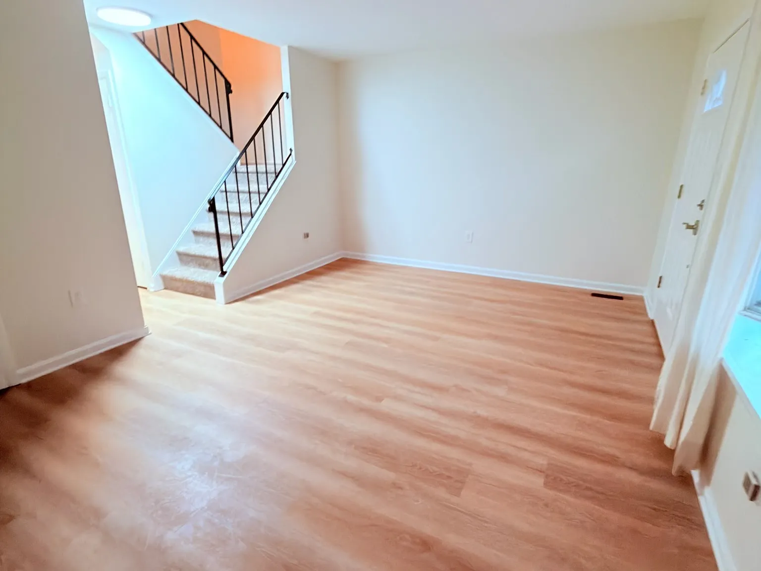 3 bed, 1200 sqft, $1,950 — Photo 3