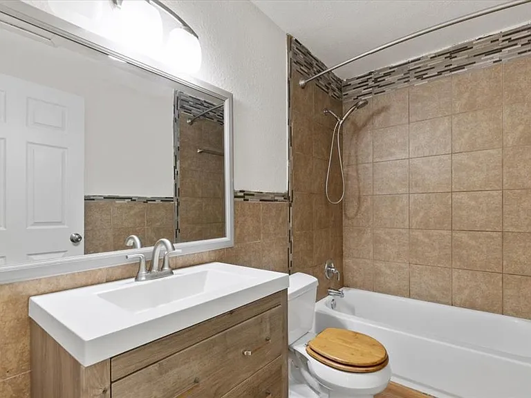 1801 Travis Heights Blvd — Photo 7