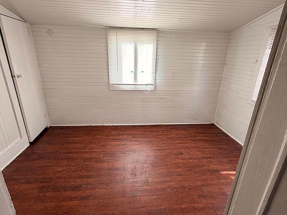 5th image of 715 W GURLEY Street