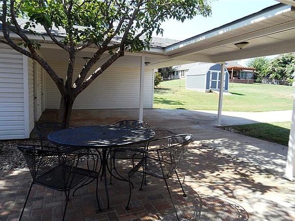 3rd image of 205 Knob Hill Dr
