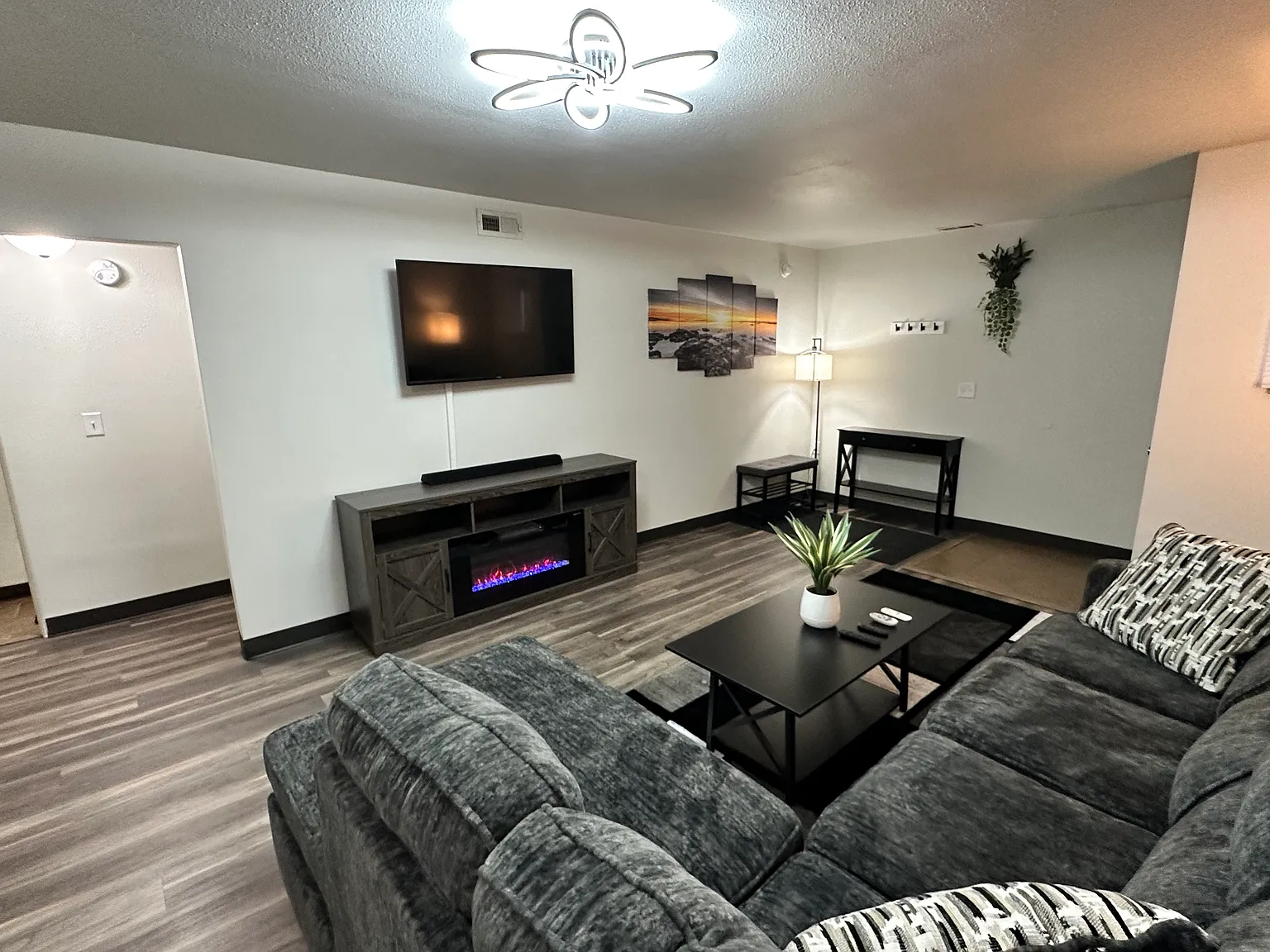 1000 Court St — Photo 2