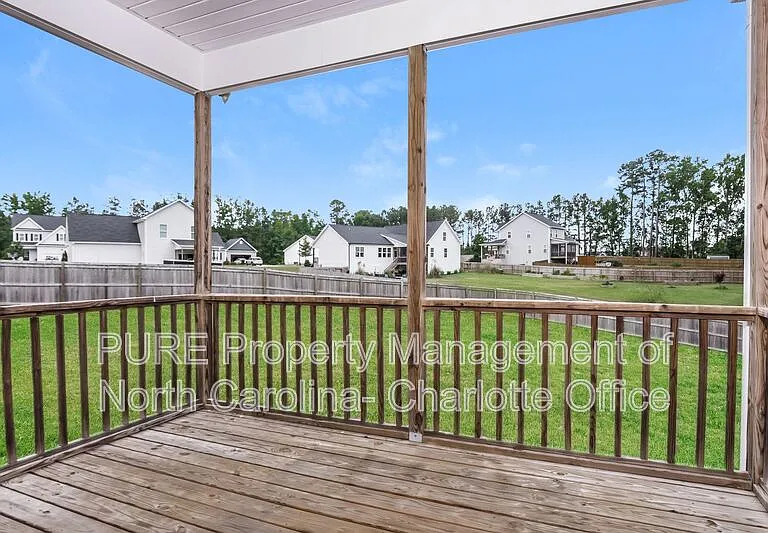 327 Silverleaf Dr — Photo 15