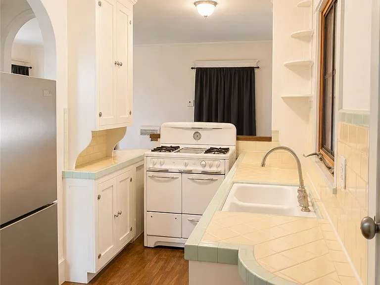115 E Garfield Ave — Photo 8