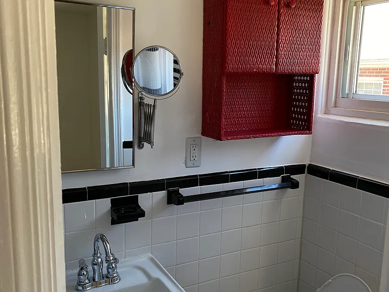 Full bathroom ensuite