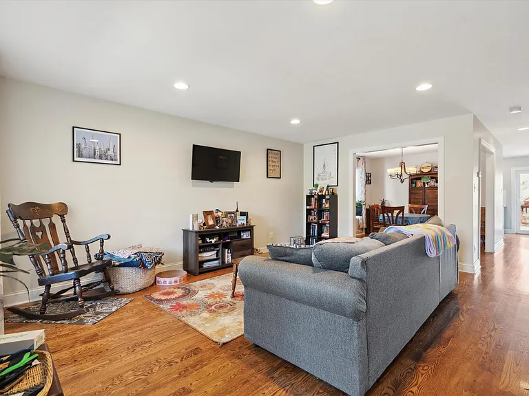 126 Wood St — Photo 18