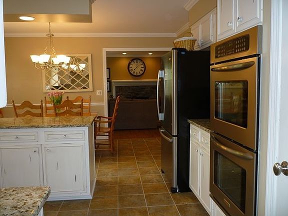 5th image of 2501 Peachtree Ln