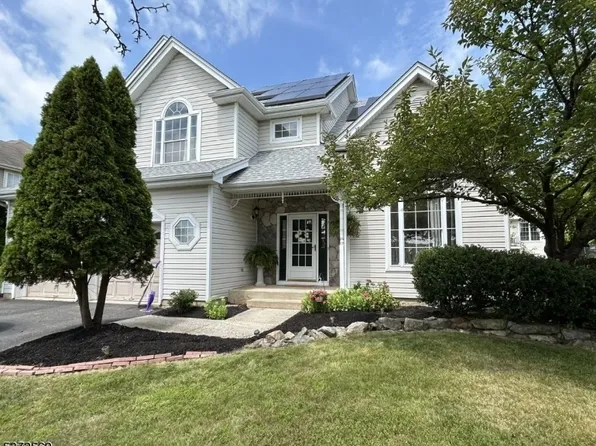 308 Stonehenge Dr, Lopatcong Twp., NJ 08865