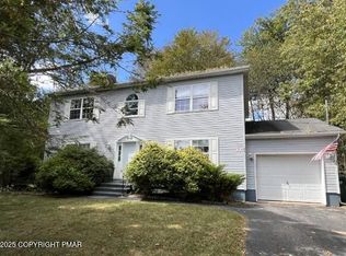 6098 Boardwalk Dr, Tobyhanna, PA 18466