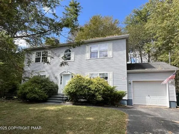 6098 Boardwalk Dr, Tobyhanna, PA 18466