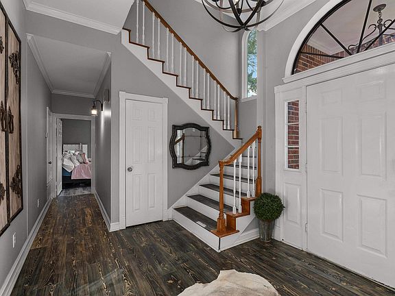 3rd image of 1300 Enchanted Ln