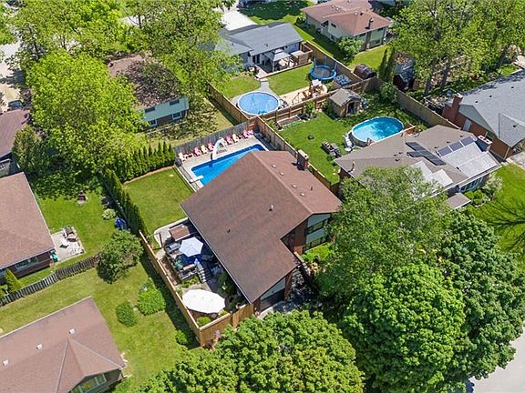 2nd image of 510 Church Cres