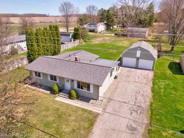 6960 Garfield Rd, Freeland, MI 48623