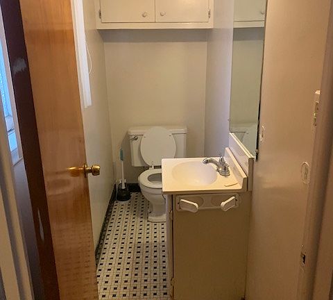 3rd image of 15302 Miller St
