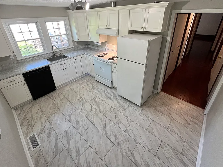 721 N Maple St #B — Photo 4
