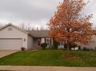 8007 Turtlerun Dr NE, Cedar Rapids, IA 52402