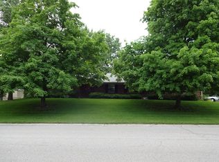 6190 Millshire Dr, Dayton, OH 45459