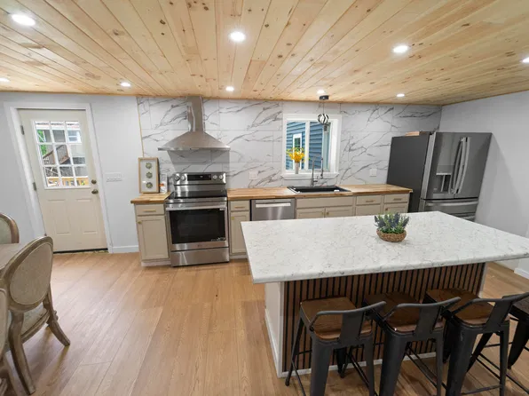 156 Essex Street, Bangor, ME 04401