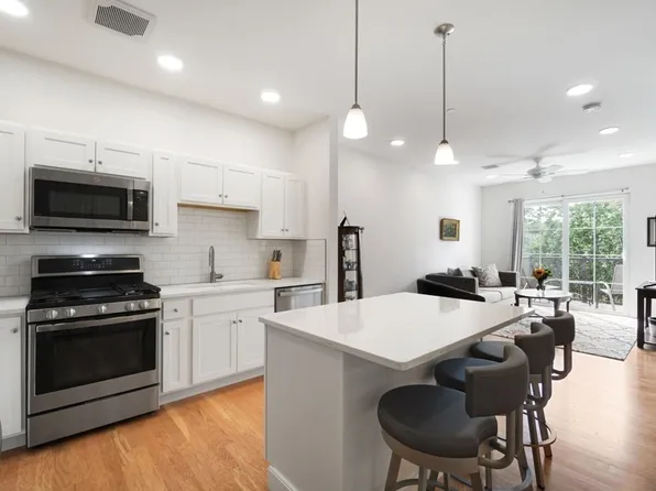 200 Revere St Unit 4310, Canton, MA 02021