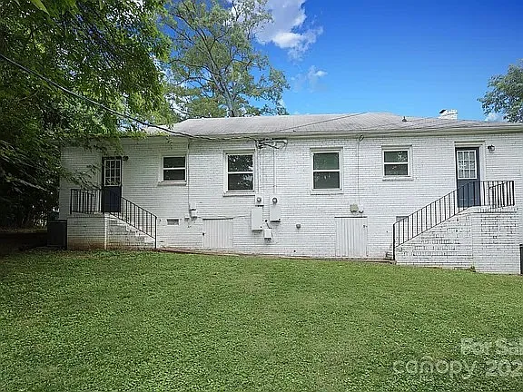 1820 Kensington Dr — Photo 16