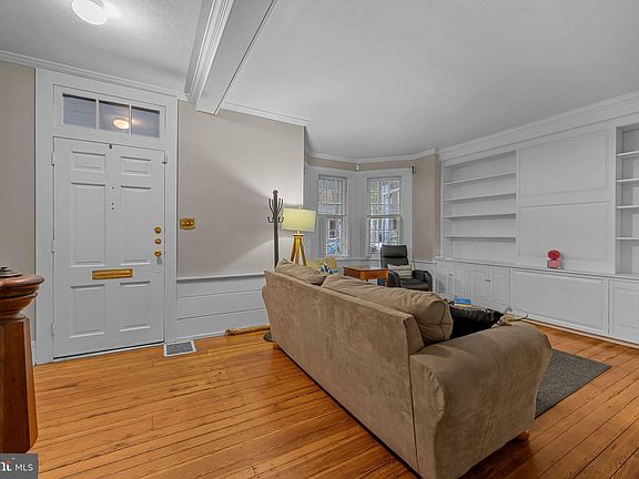 5th image of 1010 Trenton Pl