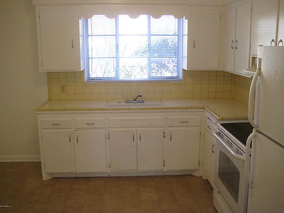 5th image of 3161 Belden Cir APT 4