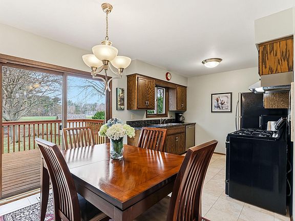 4th image of 4609 Carolyn Ln