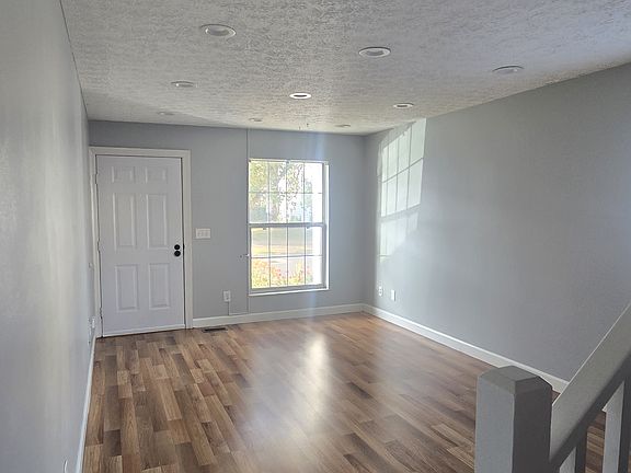 3rd image of 944 Philadelphia Dr