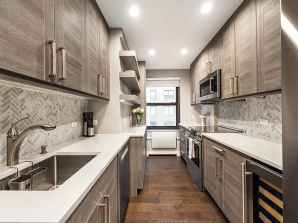 2 Tudor City Place image 3 of 11