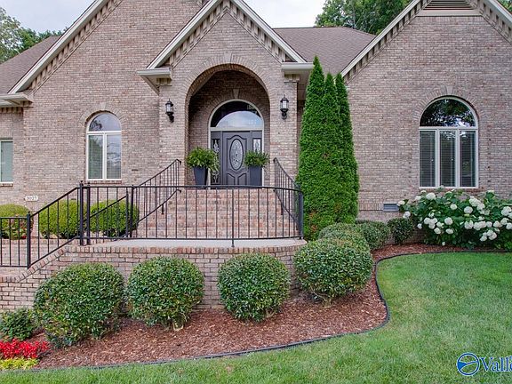 3rd image of 3027 Hampton Cove Way SE