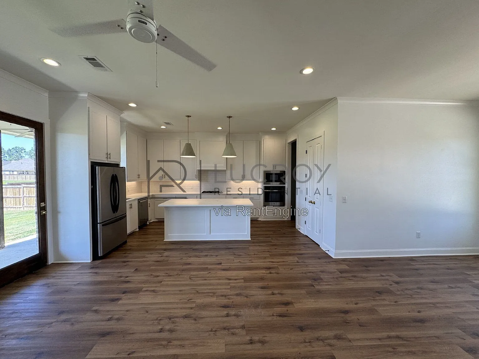 3 bed, 2.0 bath, 1956 sqft, $2,800 — Photo 4