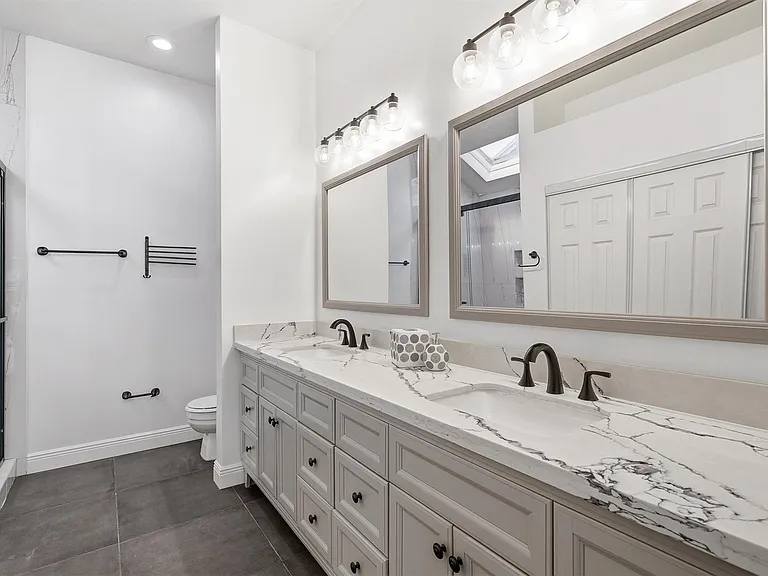 7815 Royan Dr — Photo 16